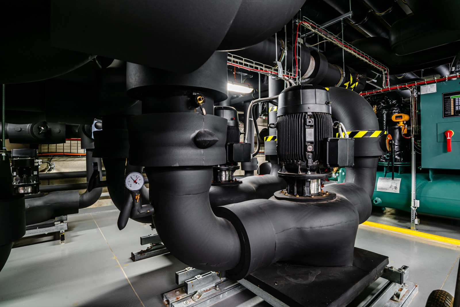 Insulated industrial heating installation